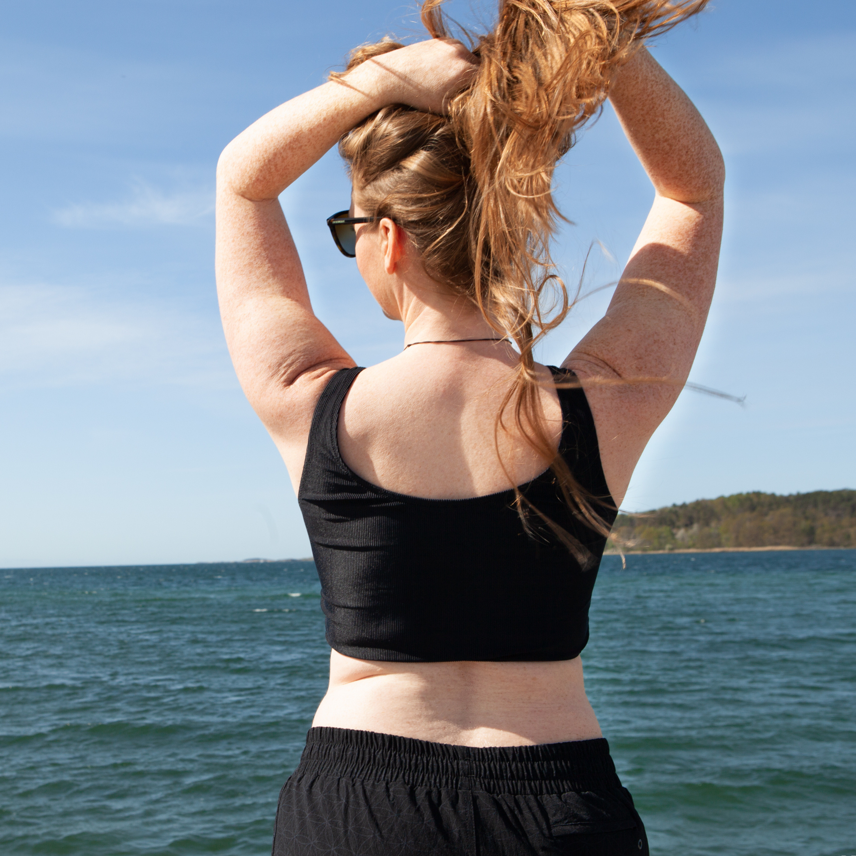 Ribbineulottu bikinitoppi - Musta